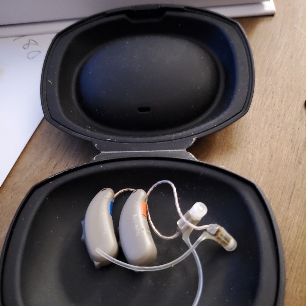 Truhearing hearing aids. Ric 19. Almost new.Mom only wore them maybe 2xs.